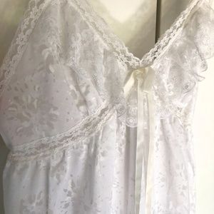 SOLD! Vintage romantic Barbizon maxi bridal nightgown